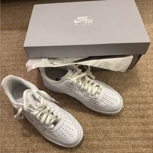 Brand NEW Nike Air Force 1. Men’s size: 8 Color: white Material: leather
